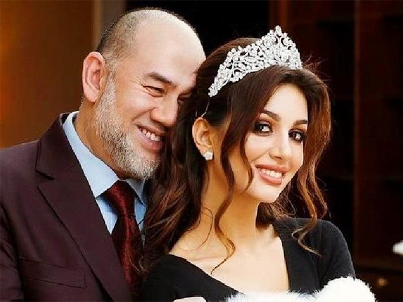 تعليق الحسناء الروسية على طلاقها من الملك الماليزي السابق